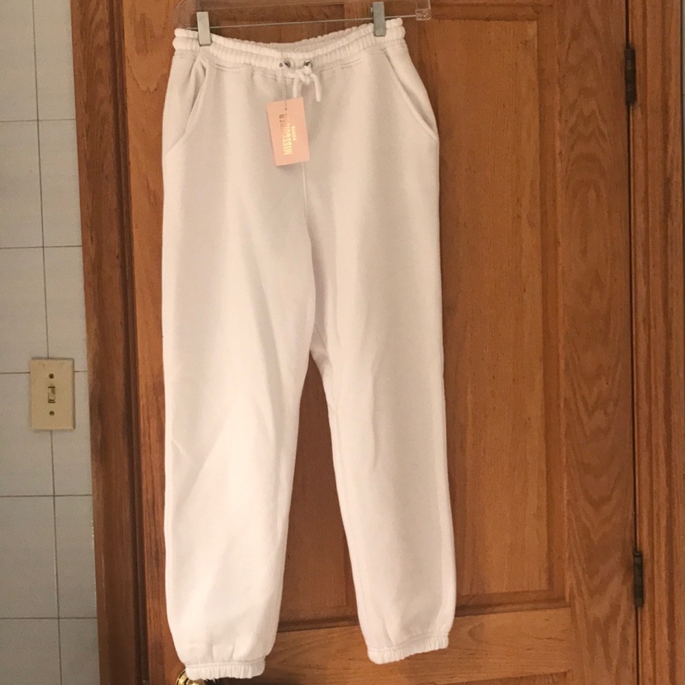 ❌SOLD ❌--- ✌🏾Miss guided white jogger
